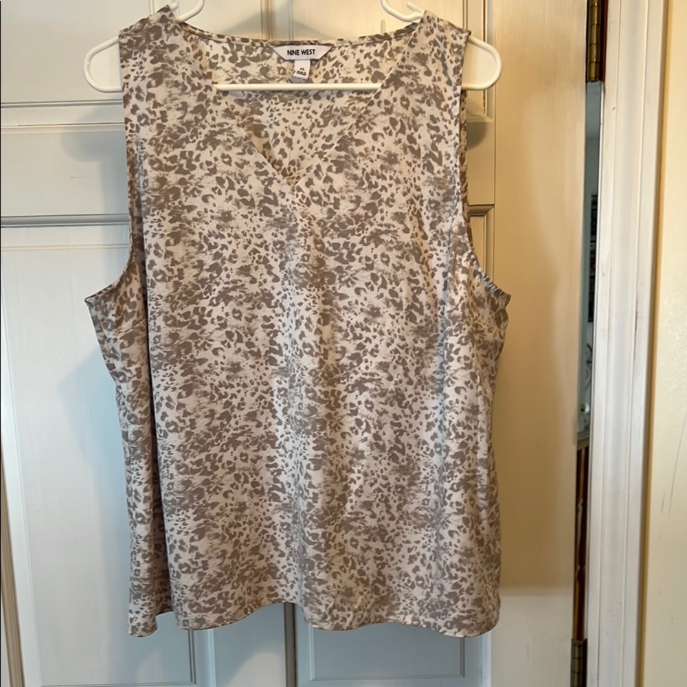 Women's White and Gray Sleeveless Top